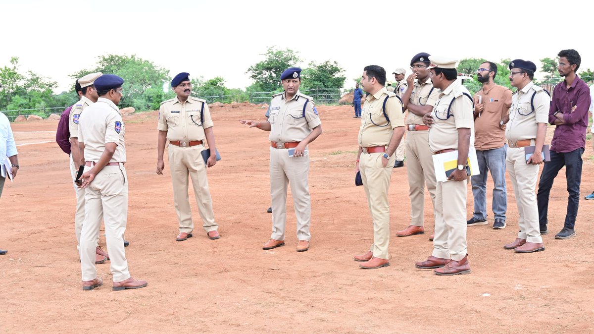 MalkajgiriCop's tweet photo. 📍 #రాచకొండ_పోలీస్_కమిషనర్ శ్రీ సుదీర్ బాబు IPS గారు రేపు #తిరుమలాపూర్ #తుర్కపల్లి_మండలంలోో జరగనున్న #సీఎం బహిరంగ సభ నేపథ్యంలో సభా ప్రాంగణాన్ని పరిశీలించారు. 
🔎 ఏర్పాట్లు, భద్రత చర్యలు, ట్రాఫిక్ నియంత్రణ మొదలైన అంశాలపై అధికారులు మరియు సిబ్బందికి అవసరమైన సూచనలు జారీ చేశారు.

#CMVisit #PublicMeeting #TrafficAdvisory  #PublicSafety 
 
@TelanganaCOPs @DcpMalkajgiri @DCPLBNagar @DcpBhongir @DCPMaheshwaram @ntdailyonline @TelanganaToday @eenadulivenews @v6velugu @ManaTelanganaIN @sakshinews @thenewsminute @TOIHyderabad @XpressHyderabad @DeccanChronicle @TheDailyPioneer @TheHansIndiaWeb @the_hindu @TheDailyMilap @TheSiasatDaily @way2_news @abntelugutv @IndianExpress @NewIndianXpress @IndiaToday @bbcnewstelugu