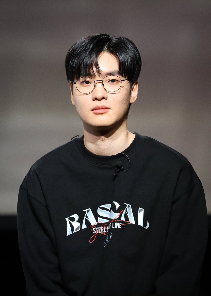 LuminaryGods's tweet image. 20250316 Steel On Top Line: See You, Rascal
🐰😳🫣

#Rascal #라스칼 #김광희 #KimKwanghee #KTRolster #KT #KT롤스터 #LCK #LOL