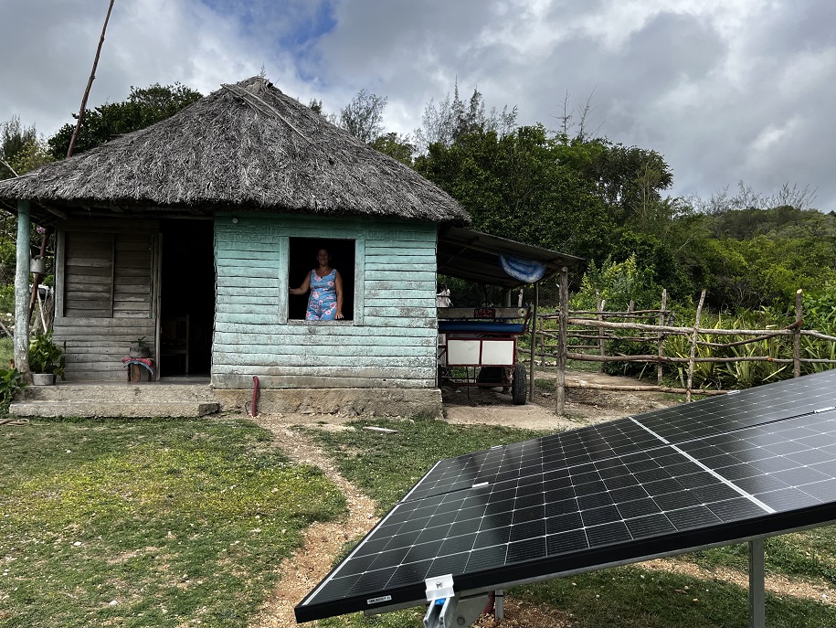 CanEmbCuba's tweet image. In Cuba, Canada is contributing to a cleaner environment with the installation of 502 solar systems in 15 isolated communities of the Province of Holguin ☀️
#WorldEnvironmentDay @Cowater_Intl