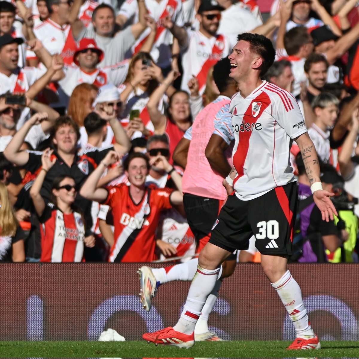 🚨🚨💣 سيباستيان سور (صحفي) | ماستانتونو سيلعب مع ريال مدريد. ⚪️✅

▪️ ريفر بليت يُحاول منع رحيله حتى نهاية العام الحالي لكن دعونا نرى. ⏳🤷