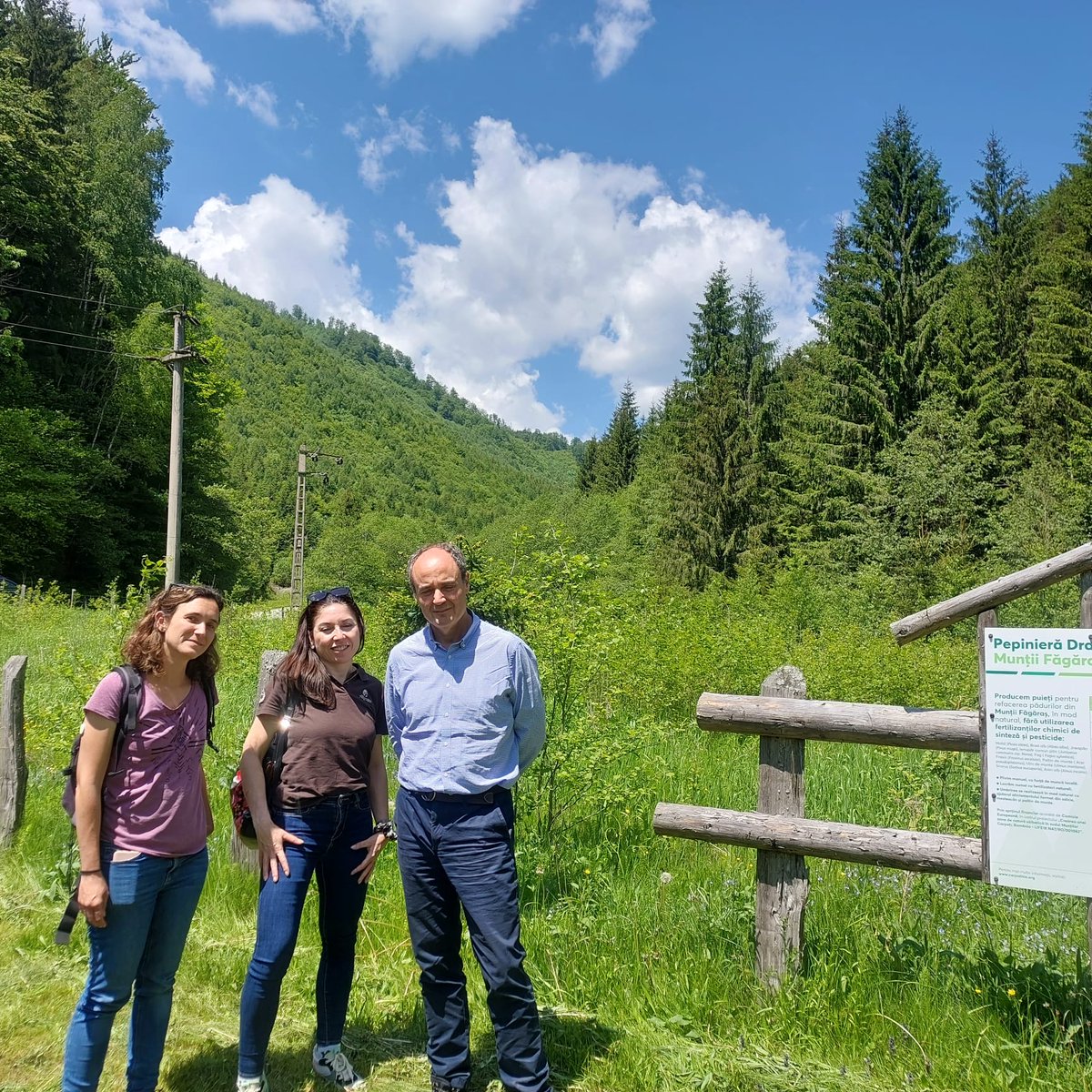 OrthemSAU's tweet photo. Técnicos de Orthem y de Ingeniería del Entorno Natural conocen la experiencia del #LifeCarpathia orientado a constituir el mayor parque transnacional de Europa en los Carpatos 

@LifetokenCO2 
#EducacionAmbiental 
#GestionForestal https://t.co/8FDI92P8gU