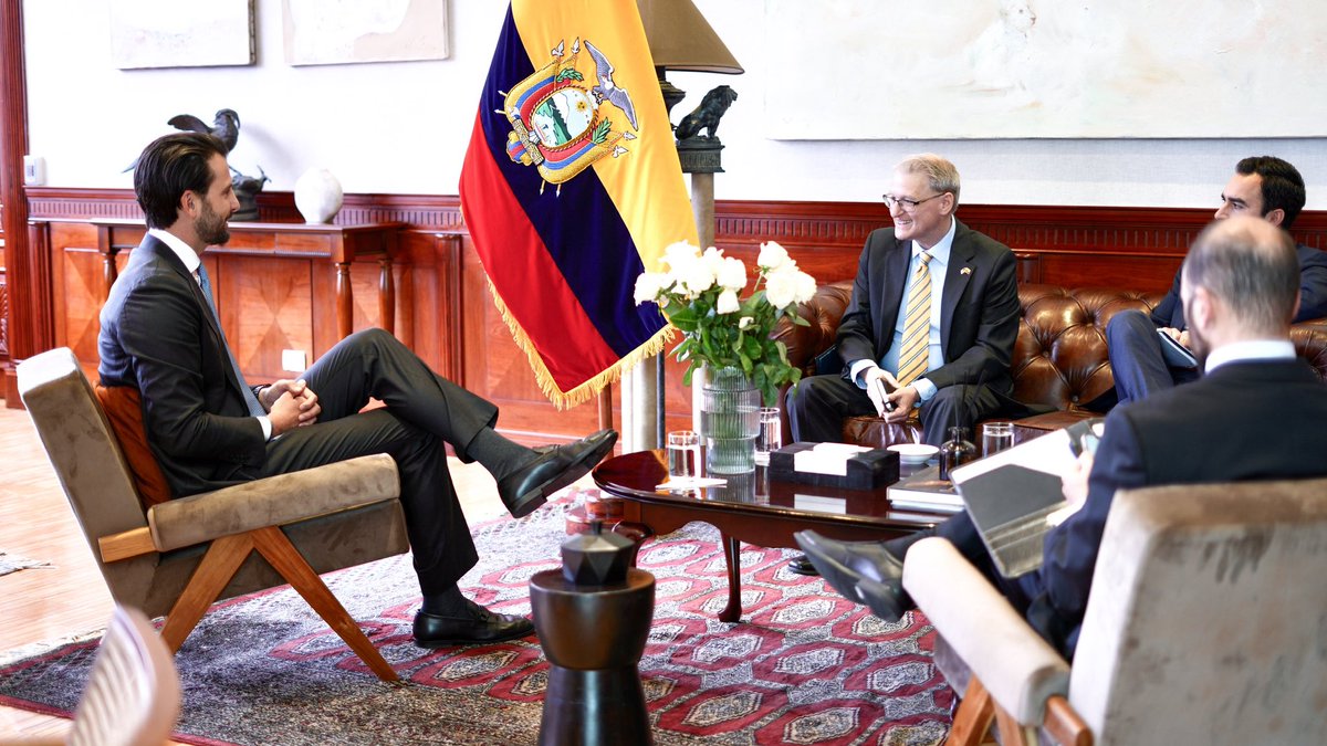 nielstagram_'s tweet photo. En un encuentro diplomático, @NielsOlsenP, presidente de la Asamblea, conversó con Lawrence Petroni y Denis Test de @USembassyEC sobre el fortalecimiento de la cooperación bilateral y el compromiso conjunto de su país con la Agenda Legislativa del Ecuador.  🇪🇨🤝🇺🇸 https://t.co/zL4uoyEjpX