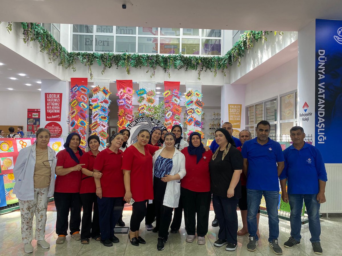 Okul Müdürümüz Tuğba ÇIRAKOĞLU, kıymetli personelimizin bayramını en içten dilekleriyle kutlayarak; bu özel günlerin, gönüllerimize huzur, hayatımıza bereket getirmesini diler; emekleri ve özverileri için teşekkür etmiştir.
💫 Hep birlikte nice bayramlara...
İyi Bayramlar!