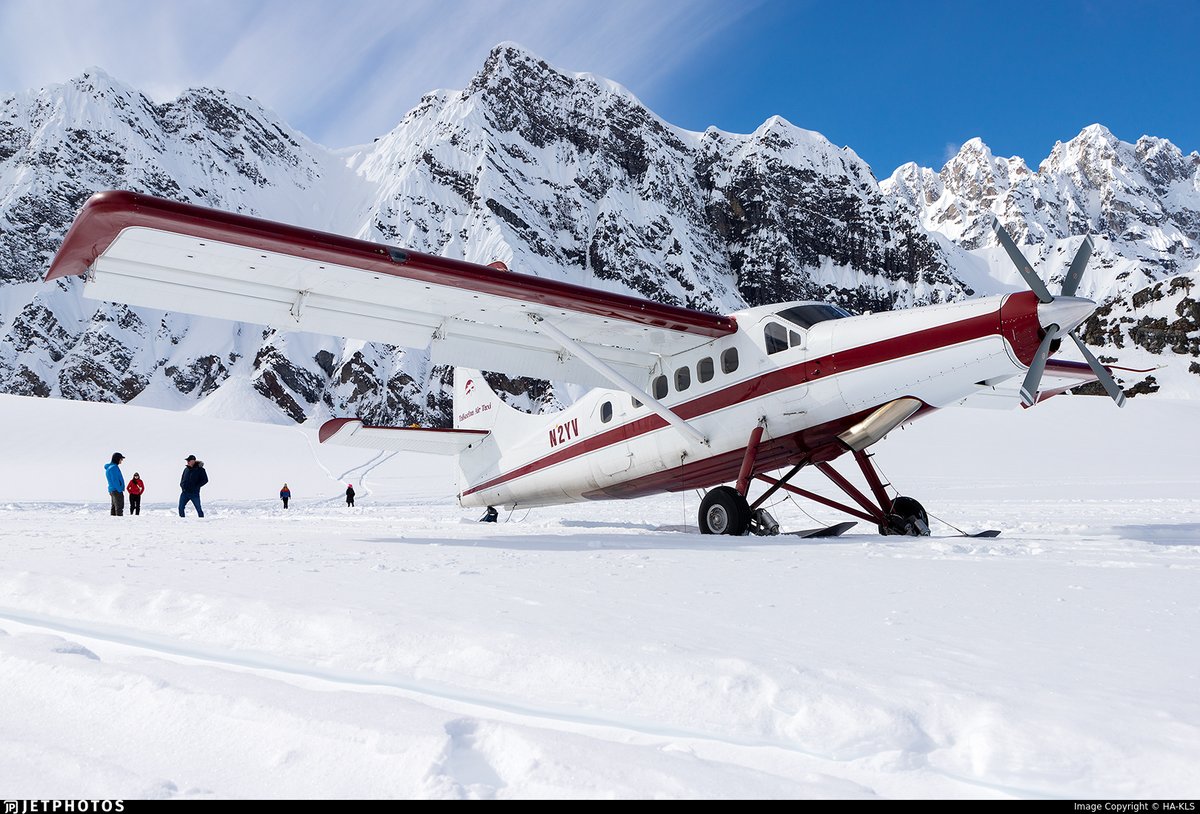JetPhotos's tweet photo. A Super Otter on skis on Ruth Glacier in Alaska. https://t.co/ii1Yb304cW © HA-KLS https://t.co/gYku1UIwxk