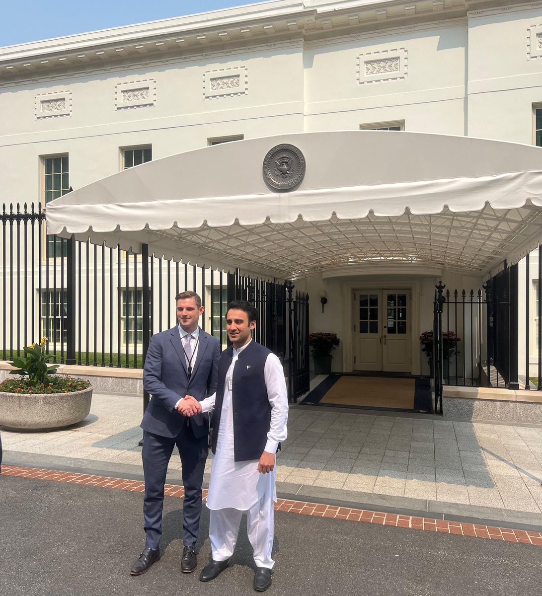 Bilalbinsaqib's tweet photo. Great meeting @BoHines at the @WhiteHouse. We’re building strong bridges with the U.S. on Bitcoin reserves, stablecoins, and digital asset frameworks. 

Exciting times ahead for 🇵🇰 x 🇺🇸collaboration. https://t.co/Ud2YkNfwqo