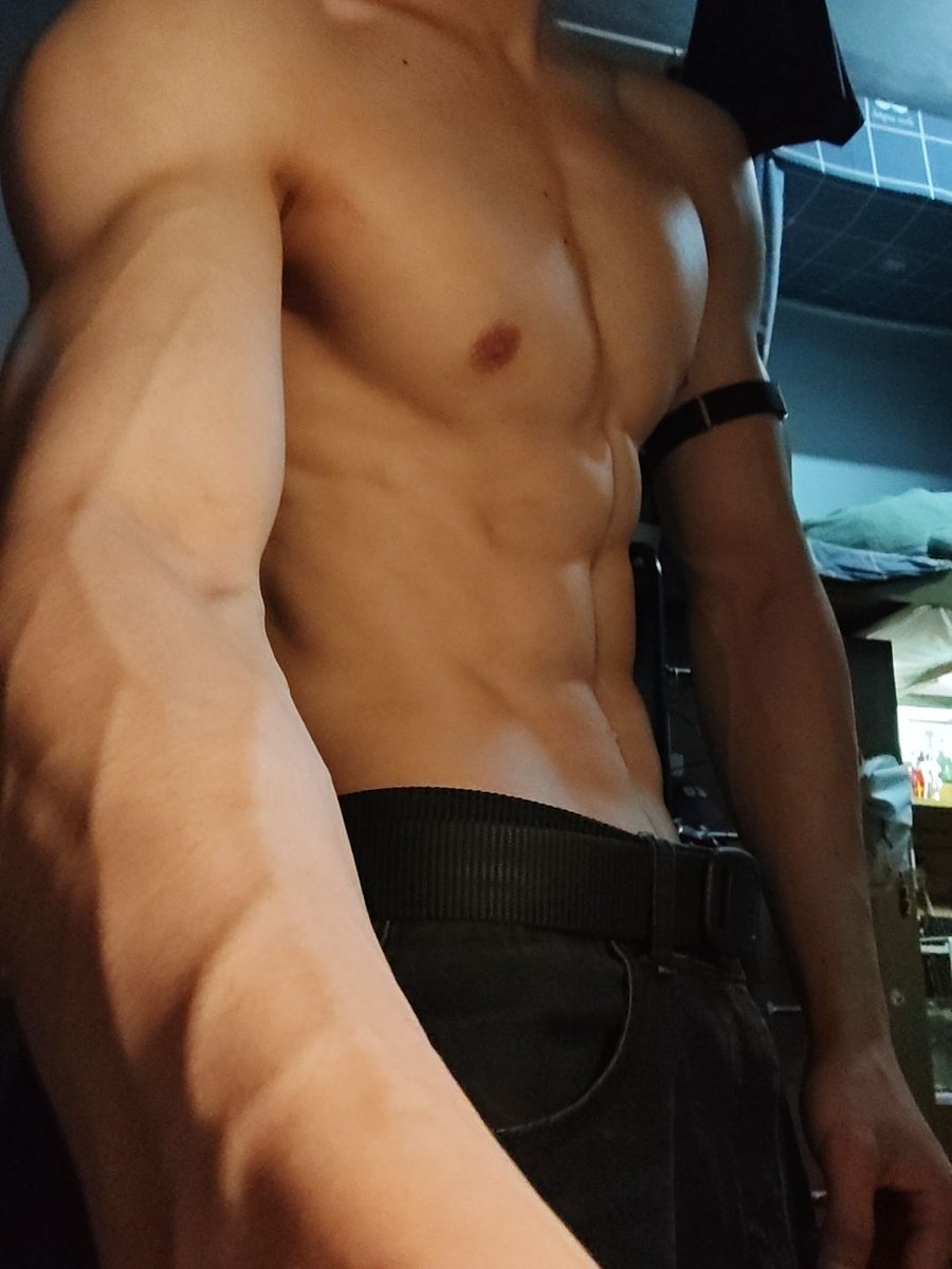 WWFFSSCC's tweet photo. 打卡
#男大 #健身 #SM #Dom https://t.co/v05oVwRs7W