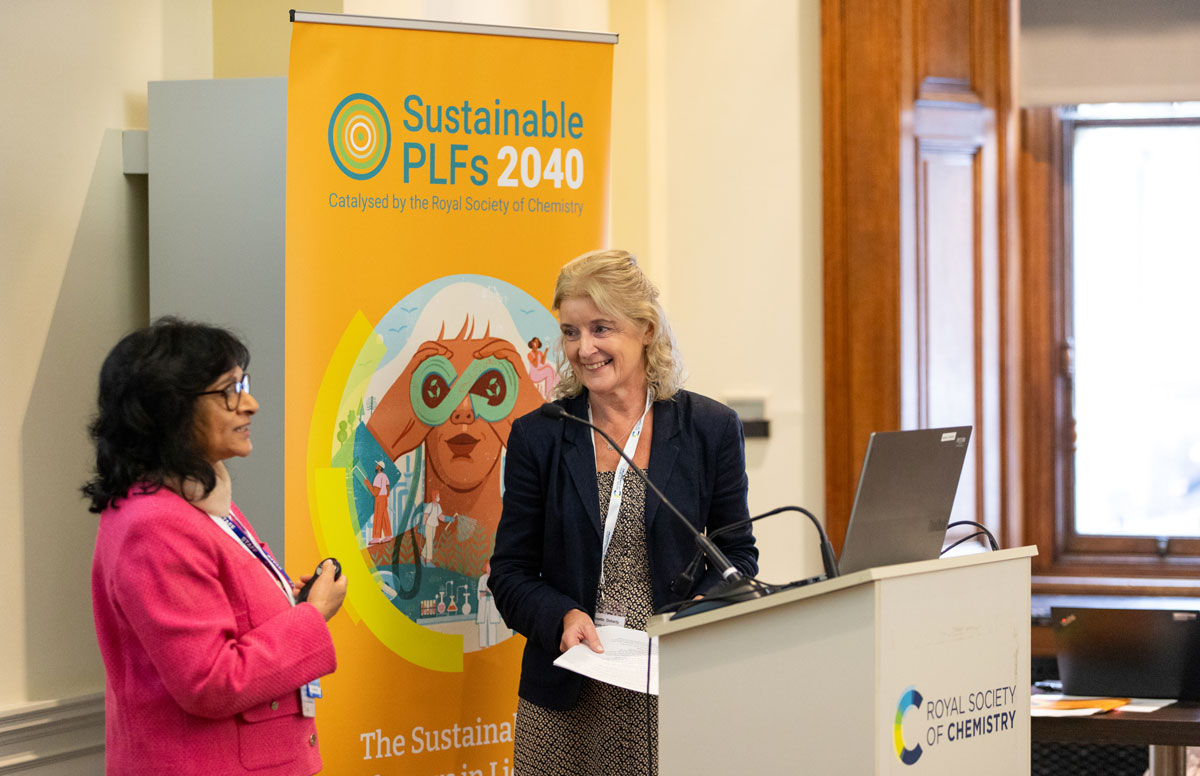RoySocChem's tweet photo. 💡 PLFs are vital but invisible.

Our Sustainable PLFs 2040 initiative brings together Unilever, BASF, &amp; others to build biodegradable and circular alternatives.

#WorldEnvironmentDay #FutureOfChemistry #InnovationForEarth https://t.co/6VDv63HCc1