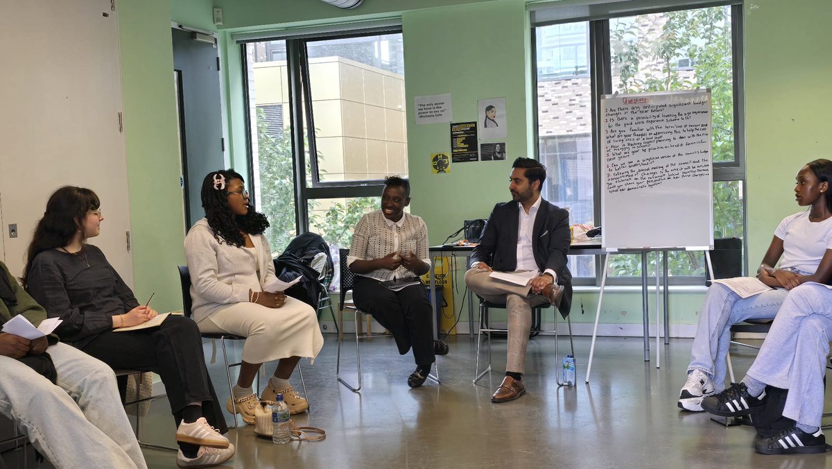 Many thanks to Deputy Mayor Bramble <a href="/AnntoinetteBra1/">Cllr Anntoinette Bramble</a> and <a href="/hackneycouncil/">Hackney Council</a>’s Group Finance Director, Naeem Ahmed, for meeting with Hackney Youth Parliament the other day.

The group had a productive Q&amp;A session, which discussed budgets, youth employment &amp; more 💼