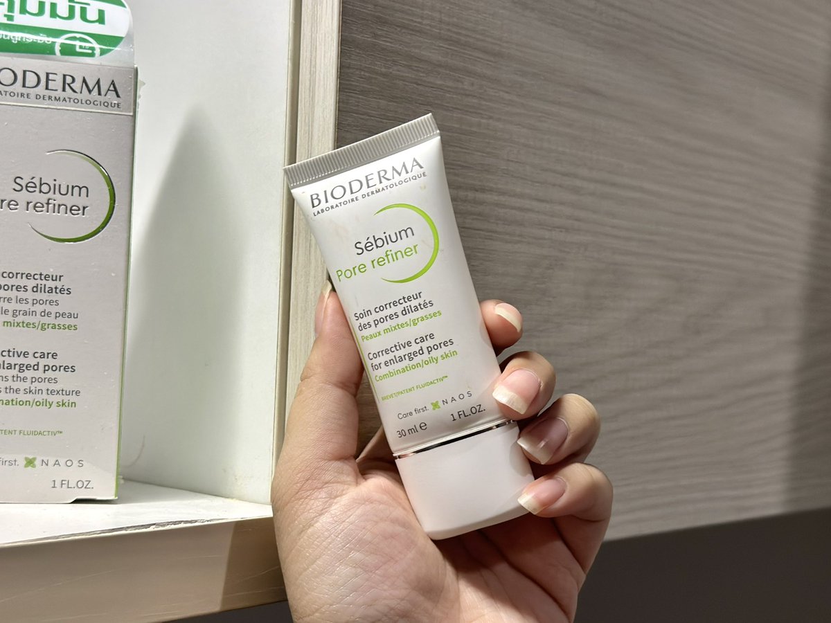 Baeky_longhon's tweet photo. หลอดที่ 3 แล้วจ้า กับมอยส์ Bioderma หน้ามันรูขุมขนกว้างต้องลอง! ช่วยลดความมันบนใบหน้าและเบลอรูขุมขน แต่ไม่ทำให้แห้งตึงและไม่ทำให้หน้าเยิ้ม ลงก่อนแต่งหน้าใช้แทน Primer ไปเลยโคตรจะเริ่ด 10 10 10 #Bioderma #BiodermaThailand
#SebiumPoreRefiner #มอยส์เจอร์ไรเซอร์คุมมันหน้า https://t.co/VRM8SQHqFl