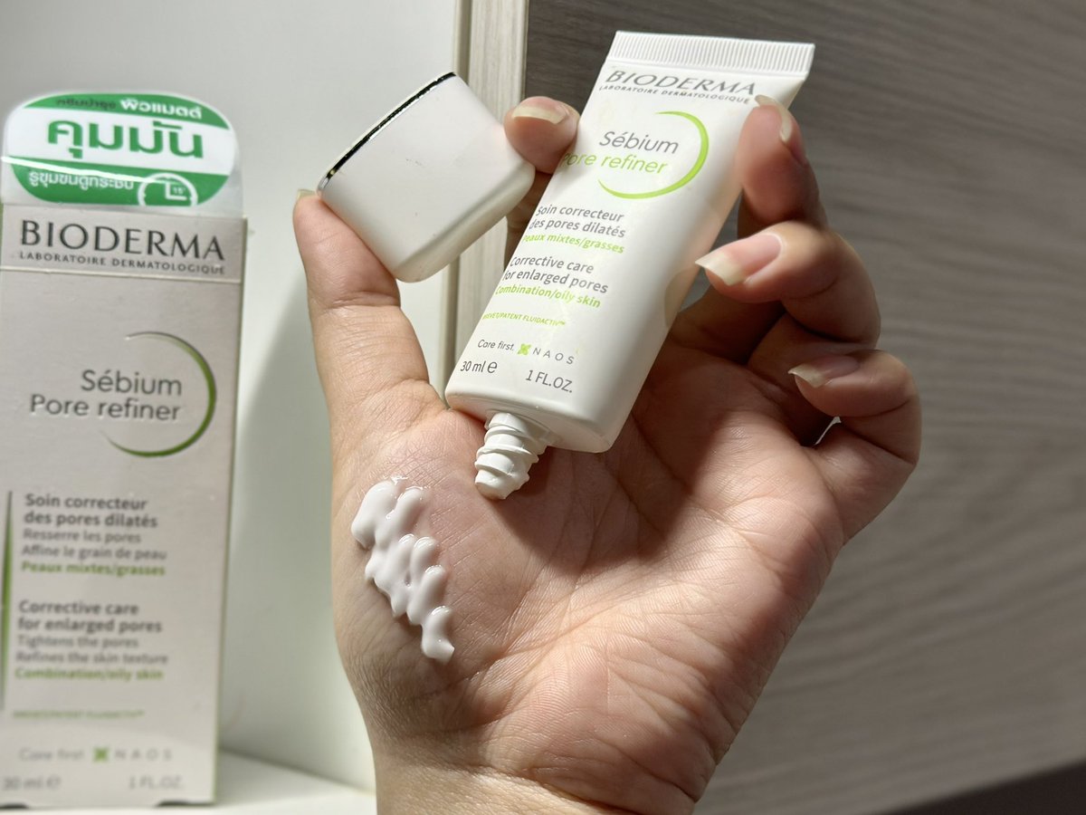 Baeky_longhon's tweet photo. หลอดที่ 3 แล้วจ้า กับมอยส์ Bioderma หน้ามันรูขุมขนกว้างต้องลอง! ช่วยลดความมันบนใบหน้าและเบลอรูขุมขน แต่ไม่ทำให้แห้งตึงและไม่ทำให้หน้าเยิ้ม ลงก่อนแต่งหน้าใช้แทน Primer ไปเลยโคตรจะเริ่ด 10 10 10 #Bioderma #BiodermaThailand
#SebiumPoreRefiner #มอยส์เจอร์ไรเซอร์คุมมันหน้า https://t.co/VRM8SQHqFl