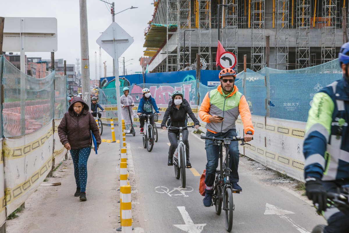 Hoy nuestra secretaria de Movilidad, <a href="/ClaudiaDiazAco1/">Claudia Díaz Acosta</a>, realizó un recorrido junto a Mauricio Tarazona, rector de la Universidad Distrital Francisco José de Caldas, en conmemoración del Día de la Movilidad Sostenible, que se celebra el primer jueves de cada mes. 

Con esta