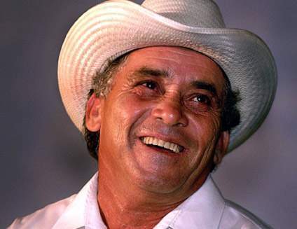 🎶✨ Hoy, #BandecSanctiSpíritus rinde homenaje con cariño y respeto al gran Fernando Borrego Linares, conocido como "Polo Montañez", en el día de su natalicio.  ¡Viva la música cubana! 🇨🇺❤️ #PoloMontañez  #LegadoCultural
#SanctiSpíritusEnMarcha
#BandecNoSeDetiene