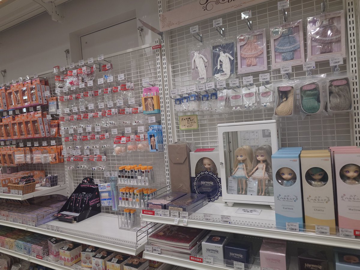 リニューアルオープンしたオカダヤさんにようやく行けたんですが、ドールコーナー充実してますねぇ。