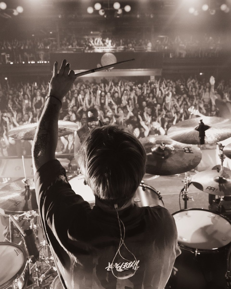 SleepTheoryBand's tweet image. VIP Upgrades are available now for our tour this fall with @FIROfficial. Grab yours at sleeptheory.soundrink.com before they’re gone.