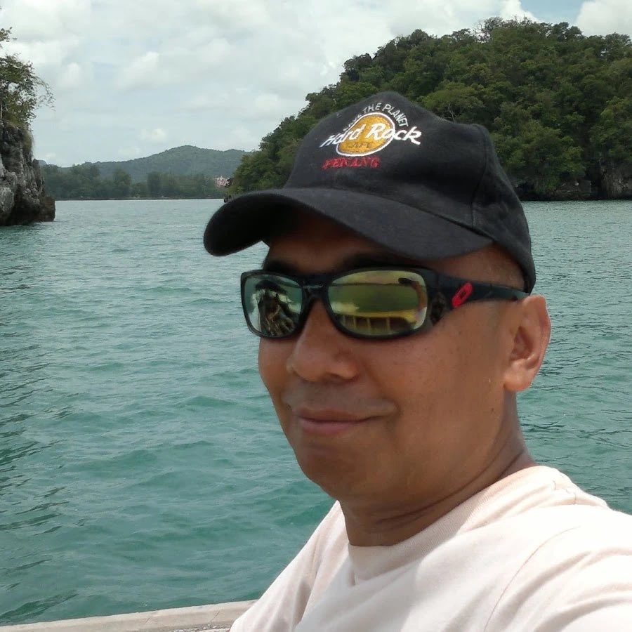 Witro177's tweet image. Zaharie Ahmad Shah

No abuse history, financially stable, family life stable, 3 kids, a grandfather, loved flying, fishing, paragliding, volunteered in community activities, took selfies, made videos to help people save electricity.

No evidence of depression/suicide. #MH370