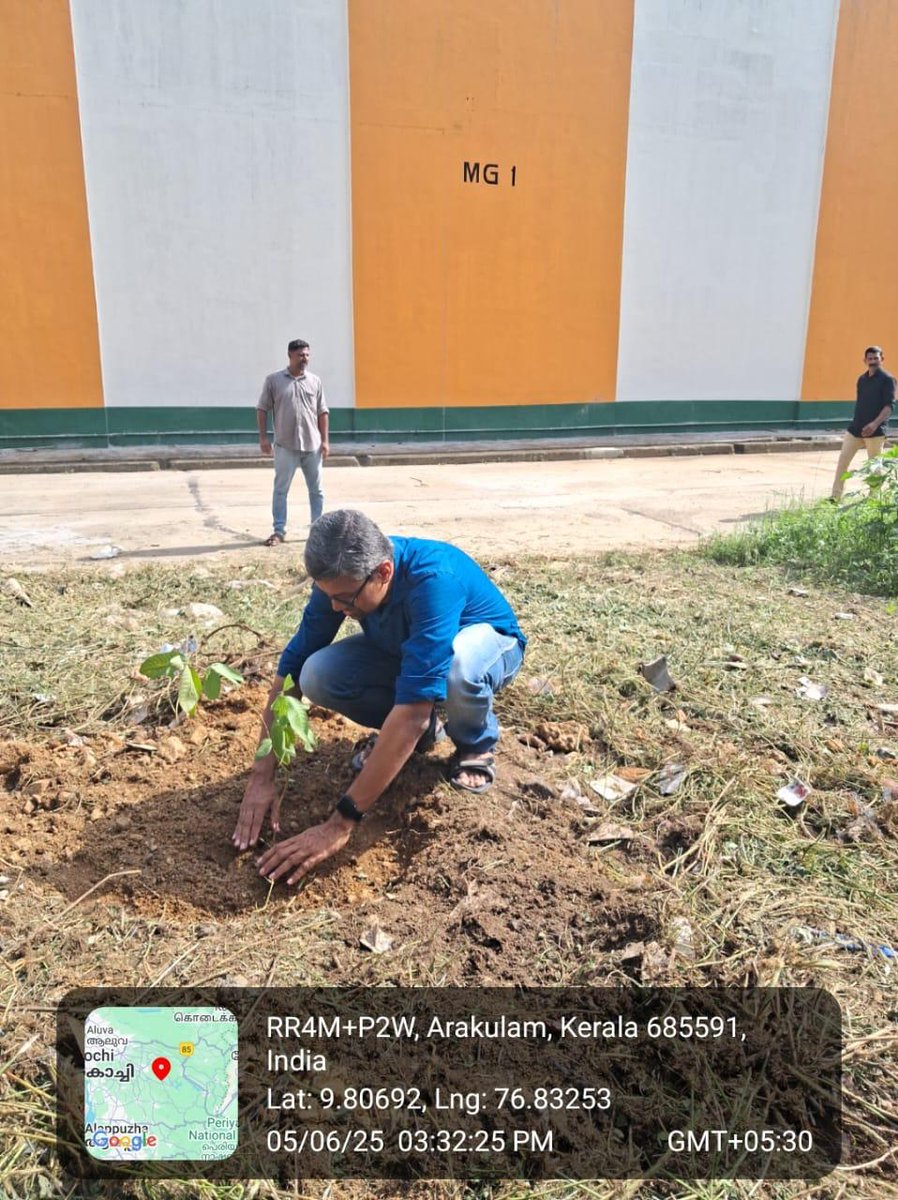 #विश्वपर्यावरणदिवस2025 के अवसर पर भारतीय खाद्य निगम, एफएसडी, अराकुलम के कर्मचारियों द्वारा वृक्षारोपण अभियान का आयोजन किया गया।
On the occasion of #WorldEnvironmentDay2025, a plantation drive was organized by the staff of Food Corporation of India, FSD, Arakulam.
