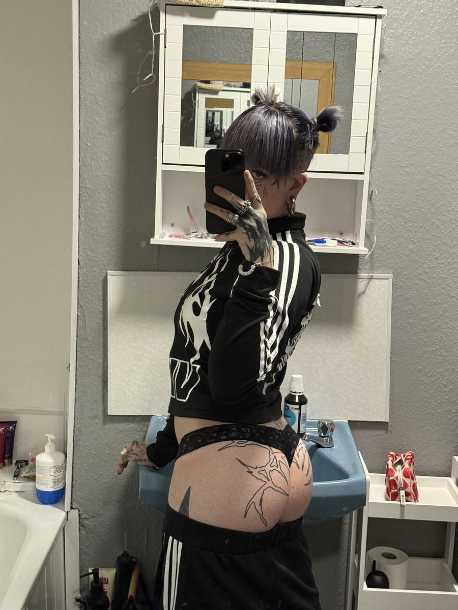Surprised no one noticed this all day, but then again, it’s small for a reason isn’t it 😈🤭✨