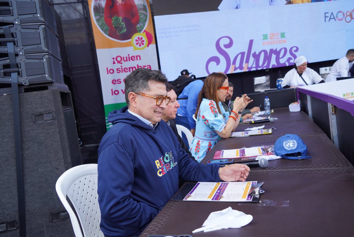 RAP-E Región Central (@laregioncentral) on Twitter photo Desde la Plaza de Bolívar en #Bogotá y, en el marco del #GranMercadoCampesino, nuestro gerente <a href="/Ragudelos/">RicardoAgudeloSedano</a> participó como jurado del concurso 'Sabores del Campo II' con el cual se busca rendir homenaje a los hombres y mujeres del campo colombiano como protagonistas de la seguridad Desde la Plaza de Bolívar en #Bogotá y, en el marco del #GranMercadoCampesino, nuestro gerente <a href="/Ragudelos/">RicardoAgudeloSedano</a> participó como jurado del concurso 'Sabores del Campo II' con el cual se busca rendir homenaje a los hombres y mujeres del campo colombiano como protagonistas de la seguridad