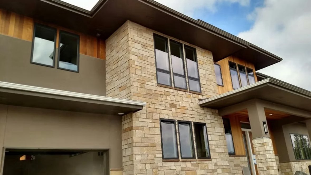 Frymoyer_Stone's tweet image. LUEDERS BLEND full dimensional or natural thin veneer Texas Limestone, 4”–6”–8” Sawn and snapped. Exceptionally beautiful and practical for numerous natural stone applications. #stonework #stoneveneer #buildingstone #masonry #naturalstone #naturalstonesupplier