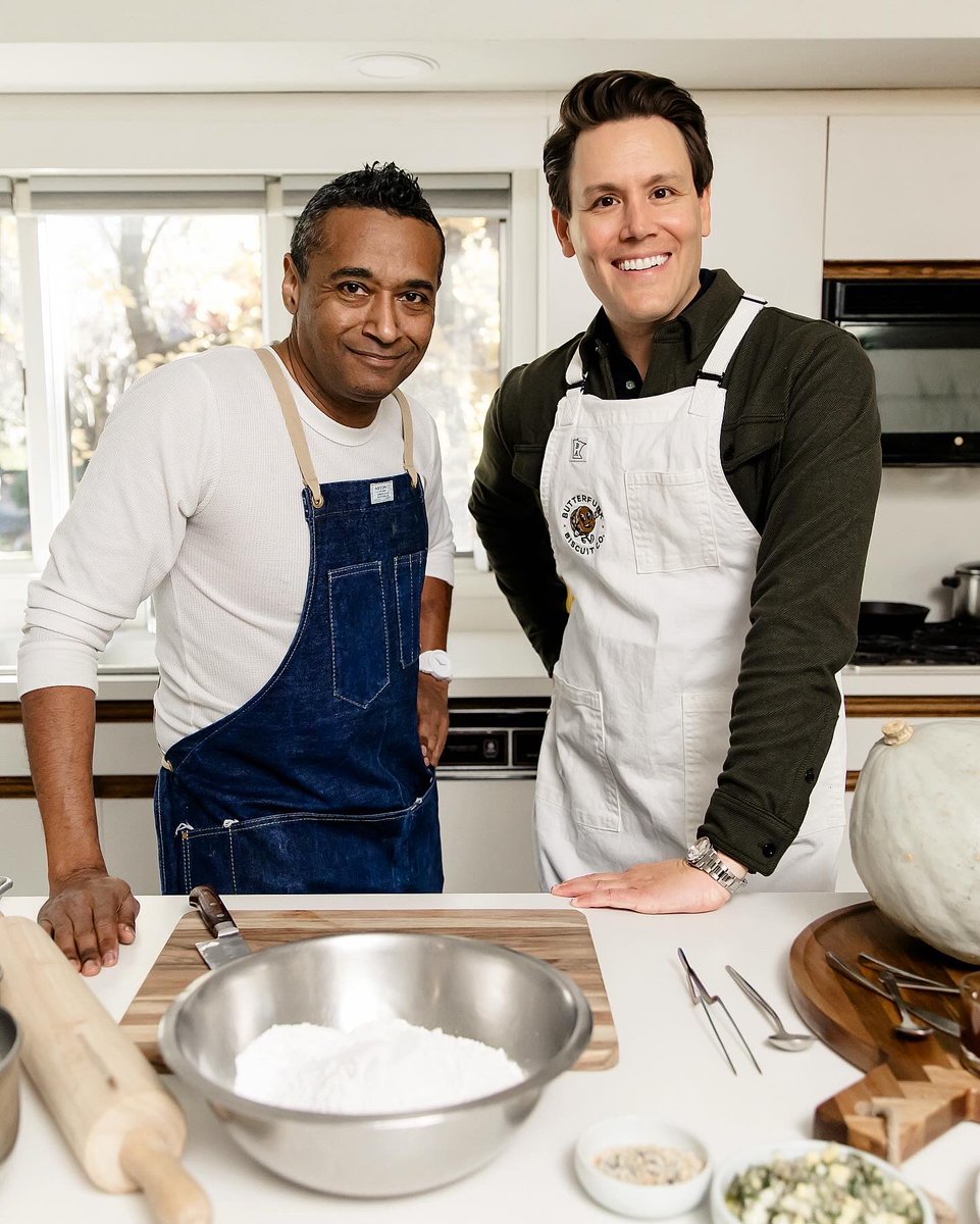 Matthew Hoffman (@matthewhoffman1) on Twitter photo Chopped! Top Chef! And now….Fame To Table! You butter believe I schlepped it to New Jersey to taste <a href="/ChefcdsChris/">Chris Scott (IG: ChefChris512)</a> famous biscuits that are flakier than the Jersey Turnpike during rush hour.
And the taste?!? Fuhgeddaboudit!!!!
See you tonight, at 8/7 c on <a href="/TDNDesignNet/">The Design Network</a> 👨🍳 Chopped! Top Chef! And now….Fame To Table! You butter believe I schlepped it to New Jersey to taste <a href="/ChefcdsChris/">Chris Scott (IG: ChefChris512)</a> famous biscuits that are flakier than the Jersey Turnpike during rush hour.
And the taste?!? Fuhgeddaboudit!!!!
See you tonight, at 8/7 c on <a href="/TDNDesignNet/">The Design Network</a> 👨🍳