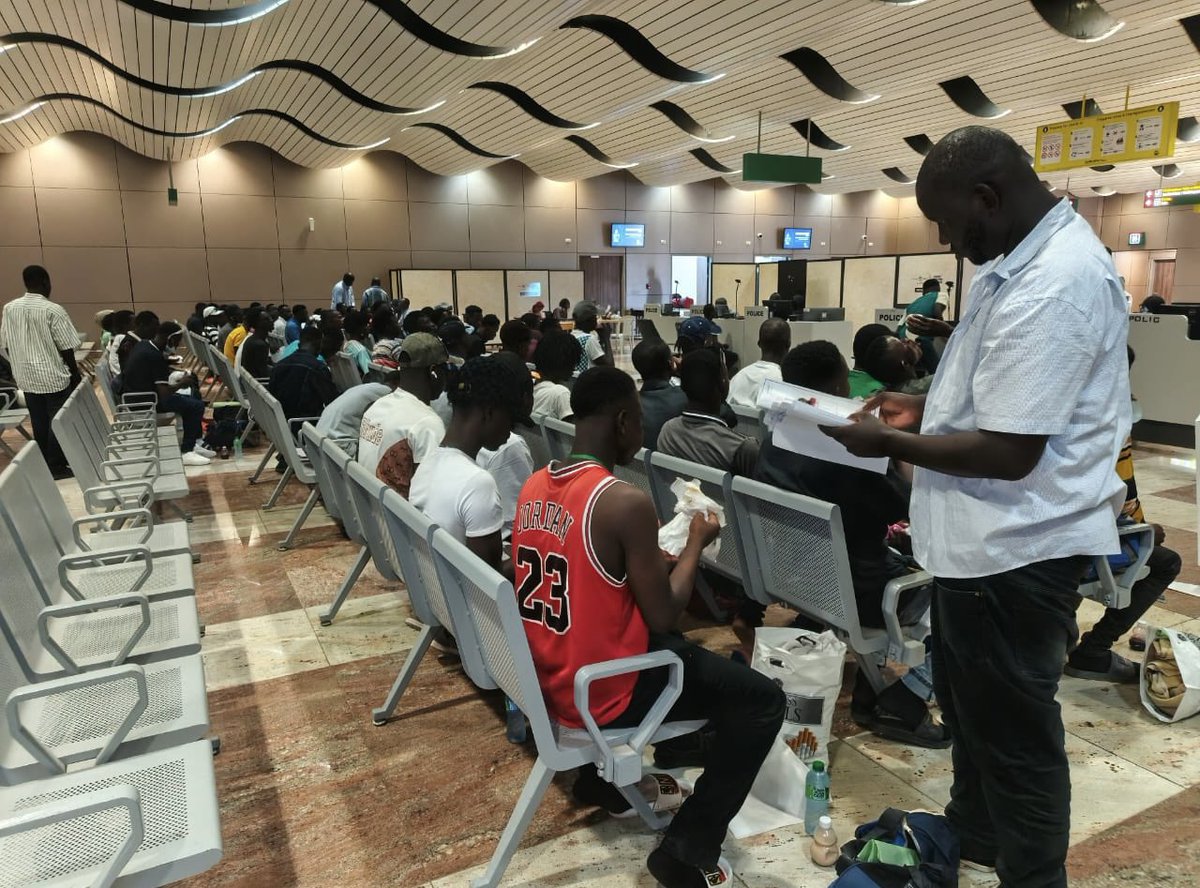 En collaboration avec l’Organisation Internationale pour les Migrations (OIM), M. <a href="/XaadimbambaFaal/">Khadim Bamba FALL🇸🇳</a>, Coordonnateur du BAOS, et ses collaborateurs ont assuré la prise en charge de ces migrants de retour.

#senegal #migration #baos
