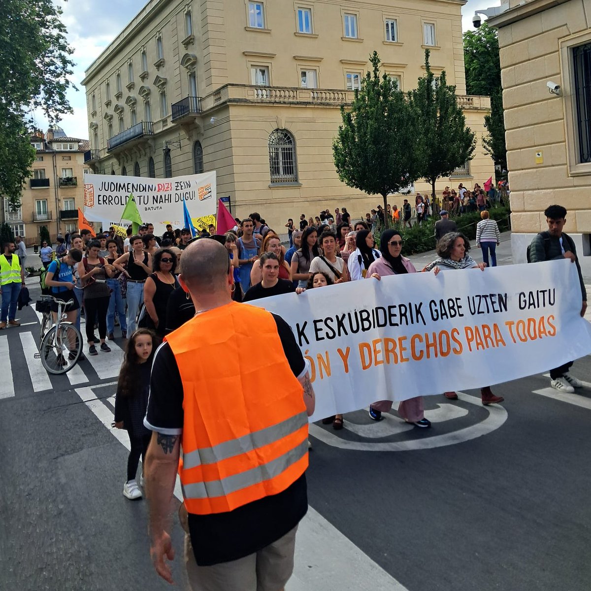Gaur #Gasteiz-en udalari erroldatzeko eskubidea eskatu dugu.
Erroldari gabe izaterik ez!

El Padrón es un derecho, no un privilegio.