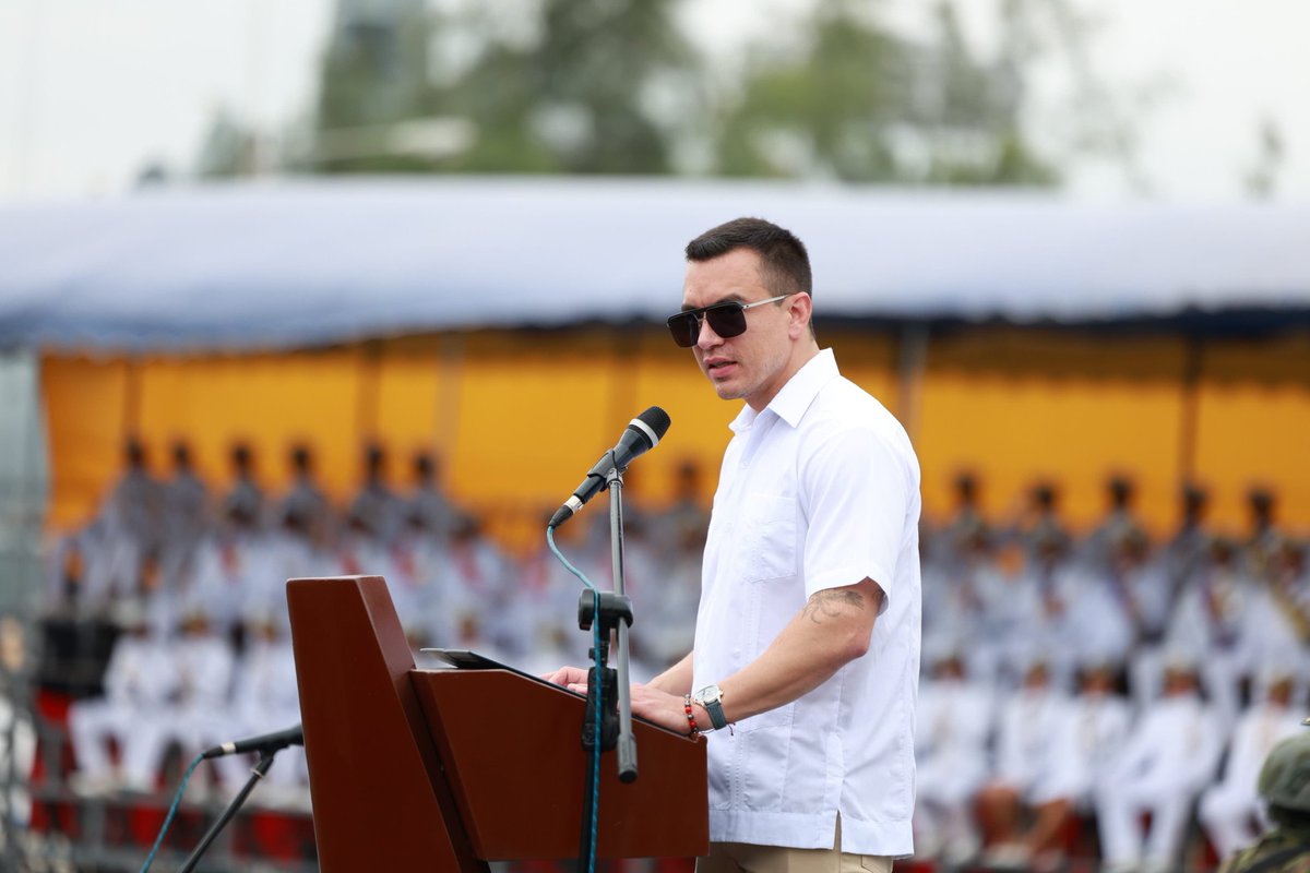 Presidencia Ecuador 🇪🇨 (@presidencia_ec) on Twitter photo El presidente <a href="/DanielNoboaOk/">Daniel Noboa Azin</a> participó en la ceremonia militar de ascenso honorífico y la imposición de mando como comandante general de la Armada del Ecuador del Almirante Pablo Caicedo Salvador.
Durante el evento, también se realizó el relevo de cargo del Comando de El presidente <a href="/DanielNoboaOk/">Daniel Noboa Azin</a> participó en la ceremonia militar de ascenso honorífico y la imposición de mando como comandante general de la Armada del Ecuador del Almirante Pablo Caicedo Salvador.
Durante el evento, también se realizó el relevo de cargo del Comando de