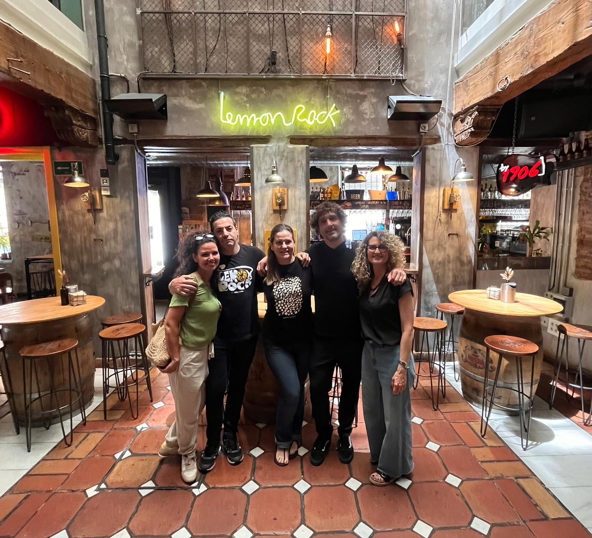 MSordas10de's tweet photo. Lemon Rock se suma a la Red de espacios seguros y accesibles para mujeres sordas en LSE. Hoy, M10F presentó el proyecto y explicó #SVIsual. Ubicado en un edificio histórico en #Granada, ofrece cultura, conciertos y gastronomía. @LemonrockGr @aytogr @ASOGRA_ #LSE https://t.co/VoZyirUwp5