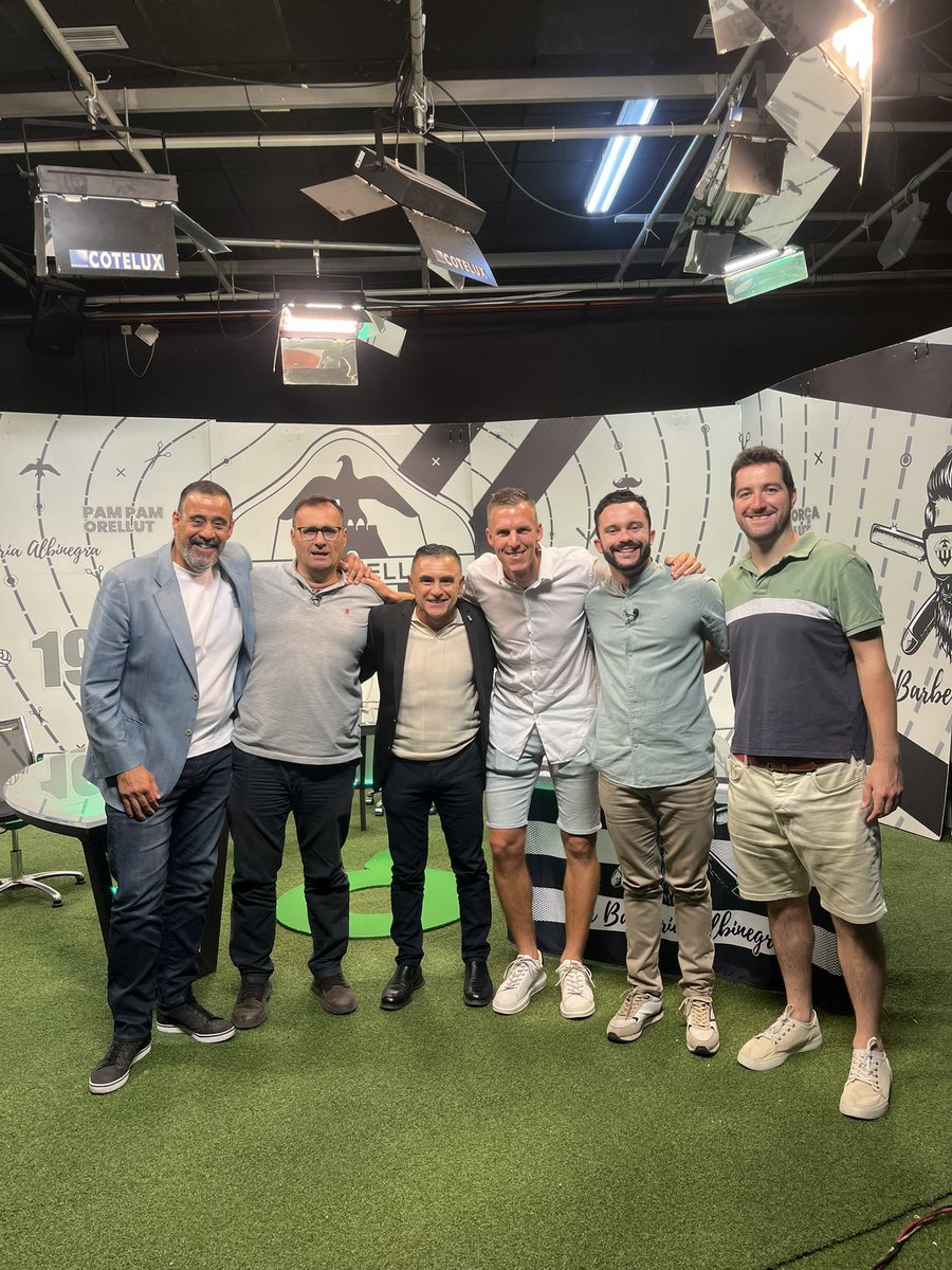 La Barbería Albinegra (@lalbinegra) on Twitter photo 📢Afición!!
Todo listo para terminar la temporada con la presencia del míster Johan Plat.
Analizaremos la actual temporada, los planes para la siguiente, fichajes, salidas…
Además, recopilatorio de nuestras secciones habituales y Big Data con <a href="/GViciano/">CDCS Stats</a>
A las 21:30h en <a href="/TVCS_/">Televisió de Castelló</a> 📢Afición!!
Todo listo para terminar la temporada con la presencia del míster Johan Plat.
Analizaremos la actual temporada, los planes para la siguiente, fichajes, salidas…
Además, recopilatorio de nuestras secciones habituales y Big Data con <a href="/GViciano/">CDCS Stats</a>
A las 21:30h en <a href="/TVCS_/">Televisió de Castelló</a>