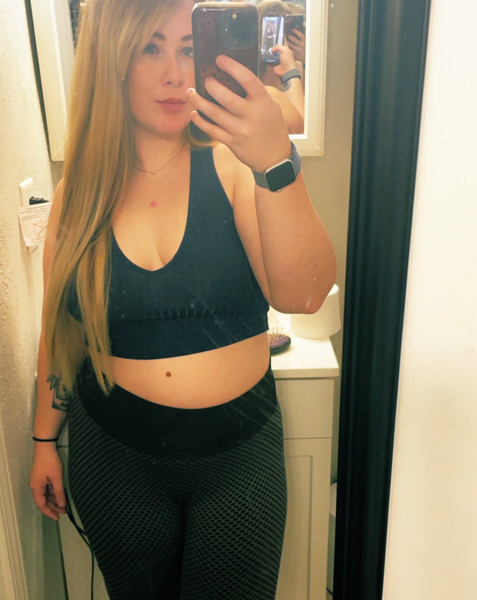cashcravingbabe's tweet photo. Need someone to obsess over me like it’s their full-time job 💅 Applications for #CertifiedSimp now open. https://t.co/0L9Wfz8Rf0