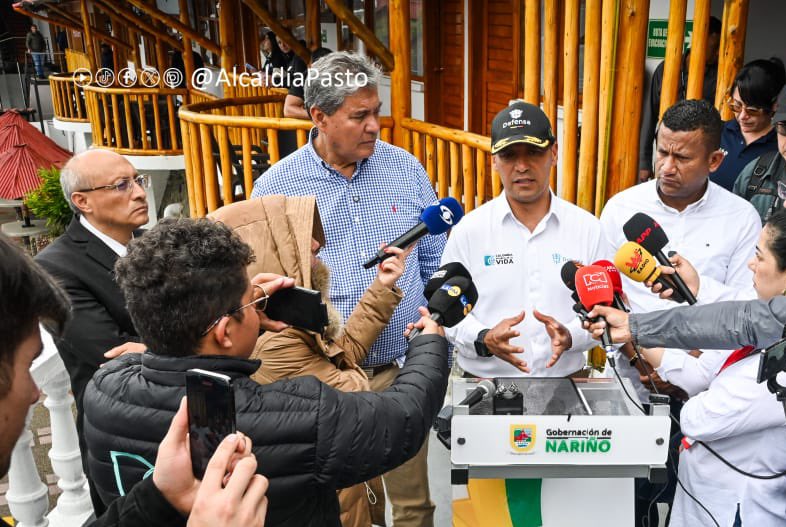 PARO DE TRANSPORTADORES SUSPENDIDO EN NARIÑO
Gracias a la mediación del gobernador Luis Alfonso Escobar y el alcalde Nicolás Toro, se logró acuerdo con MinTransporte y MinDefensa para evitar el paro del 16 de junio. Se protegió la economía regional y se evitaron bloqueos.