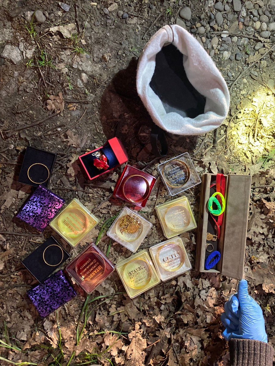 📍Zonguldak İl Jandarma Komutanlığınca, Gökçebey ilçesinde bir vatandaşımızın ikametinde meydana gelen “Evden Hırsızlık” olayının aydınlatılmasına yönelik
yürütülen çalışmalar neticesinde;

☑️ 2 şahsın hırsızlık olayını gerçekleştirdiği tespit edilmiştir.

Şüpheli şahısların; 
⛔️