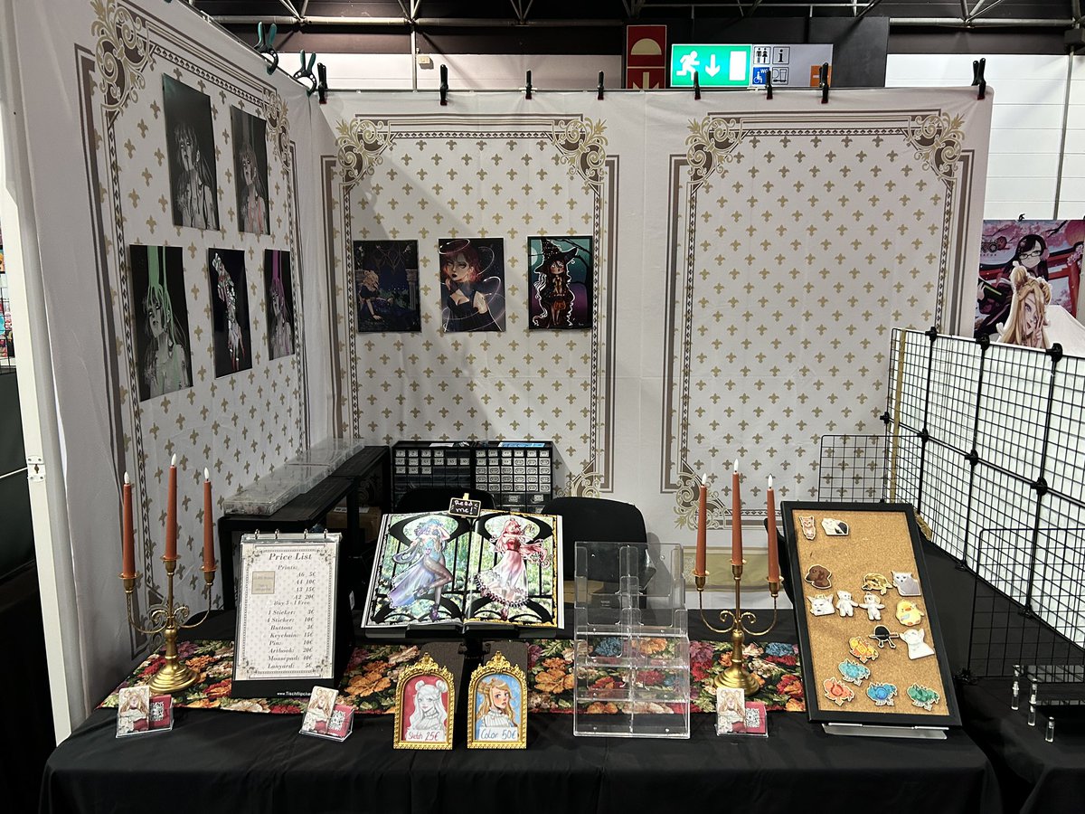 Das meiste steht ! Morgen kommen noch ein paar Sachen ran aber ich freu mich euch ab morgen bei 3C07 zu sehen :3 💖