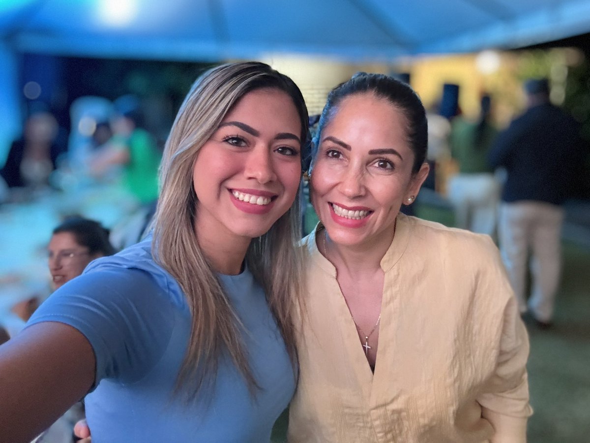Christina Jácome (@cristinajacomee) on Twitter photo “Tocan tiempos difíciles, pero para un revolucionario los tiempos difíciles son su aire” – Álvaro García Linera.
Gracias una vez más <a href="/LuisaGonzalezEc/">Luisa González</a>, resistiremos ✊🏼❤️🩹 “Tocan tiempos difíciles, pero para un revolucionario los tiempos difíciles son su aire” – Álvaro García Linera.
Gracias una vez más <a href="/LuisaGonzalezEc/">Luisa González</a>, resistiremos ✊🏼❤️🩹