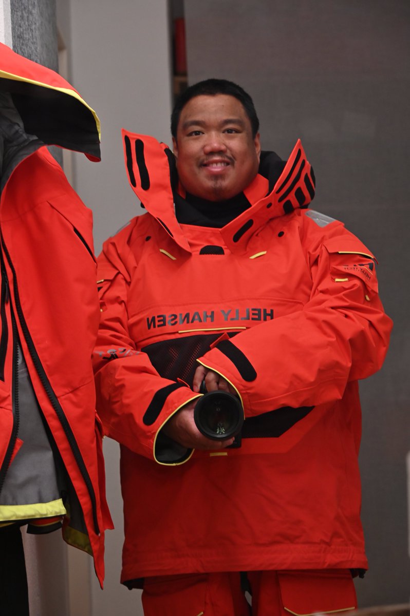 specialpaul's tweet photo. A big thanks to my buddy from Norway - for this amazing smock by Helly Hansen. Love to wear this amazing gear.
@HellyHansen #specialpaul #hellyhansen #hellyhansensailing #piphare #norway #norge https://t.co/uJam1pnEpt