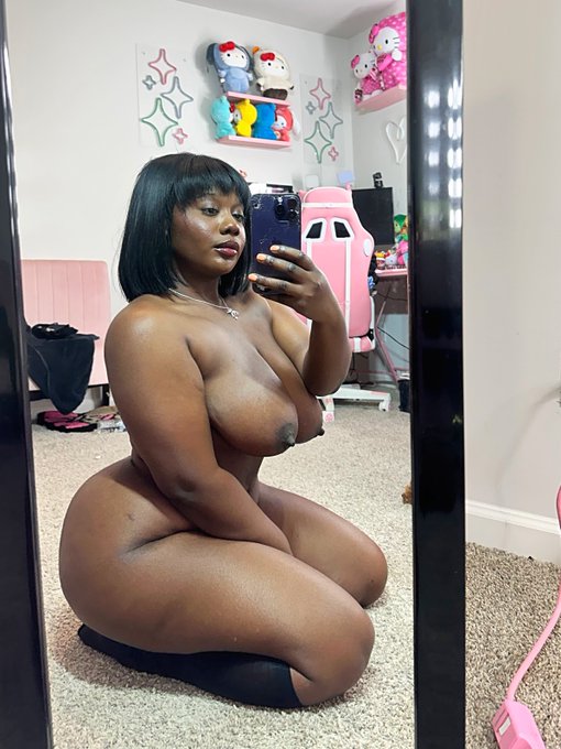 Tu veux bien te détendre après la fatigue du boulot 😍? 
Passe juste en dm 📩télégramme t.me/Mari23gmail❤️🍑.
Pas de plaisantin dans mon dm.
Rt et follow= nudes gratuit 😊😘