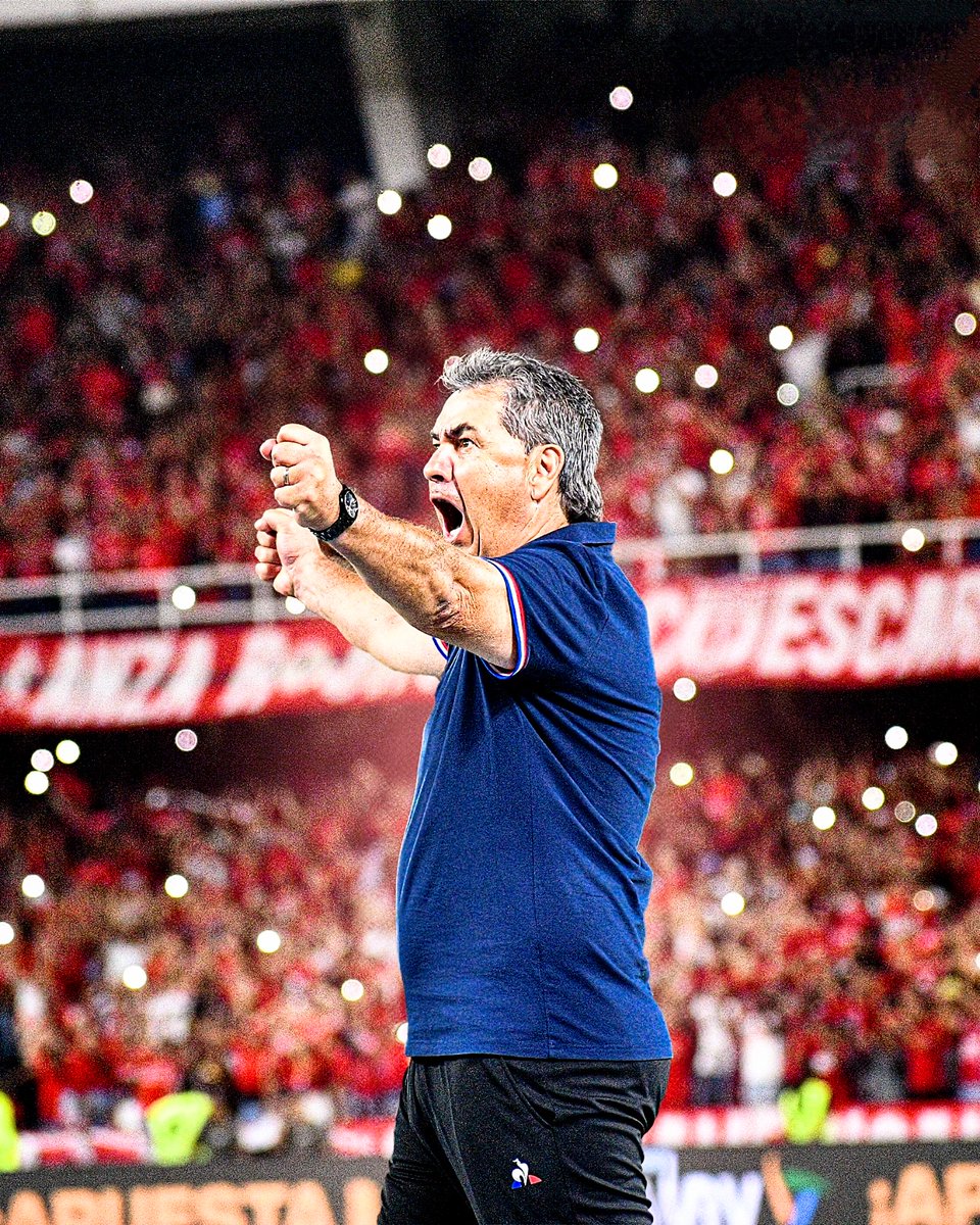 Lo de Polilla DaSilva de local es de 👏🏻

11 Partidos 
9   Victorias 
2   Empates 
0   DERROTAS

Goles a favor 22
En contra  5

29 puntos de 33 posibles 
88.8%
<a href="/AmericadeCali/">América de Cali</a> 👹✅