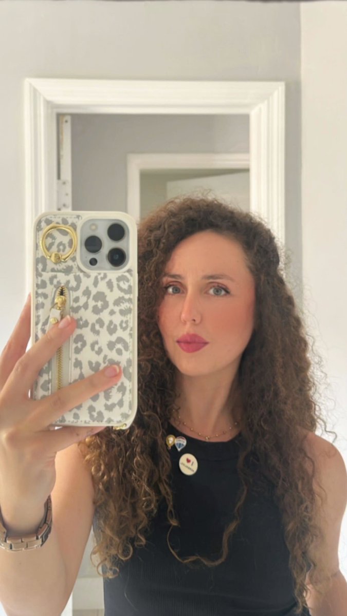 cynthiabressan_'s tweet image. Less talk, more curls💫

 #CurlyHairDontCare #CurlyVibes #NaturalCurls #CurlsOnFleek #CurlyQueen #HairGoals #SelfieTime #MinimalVibes #EffortlessBeauty