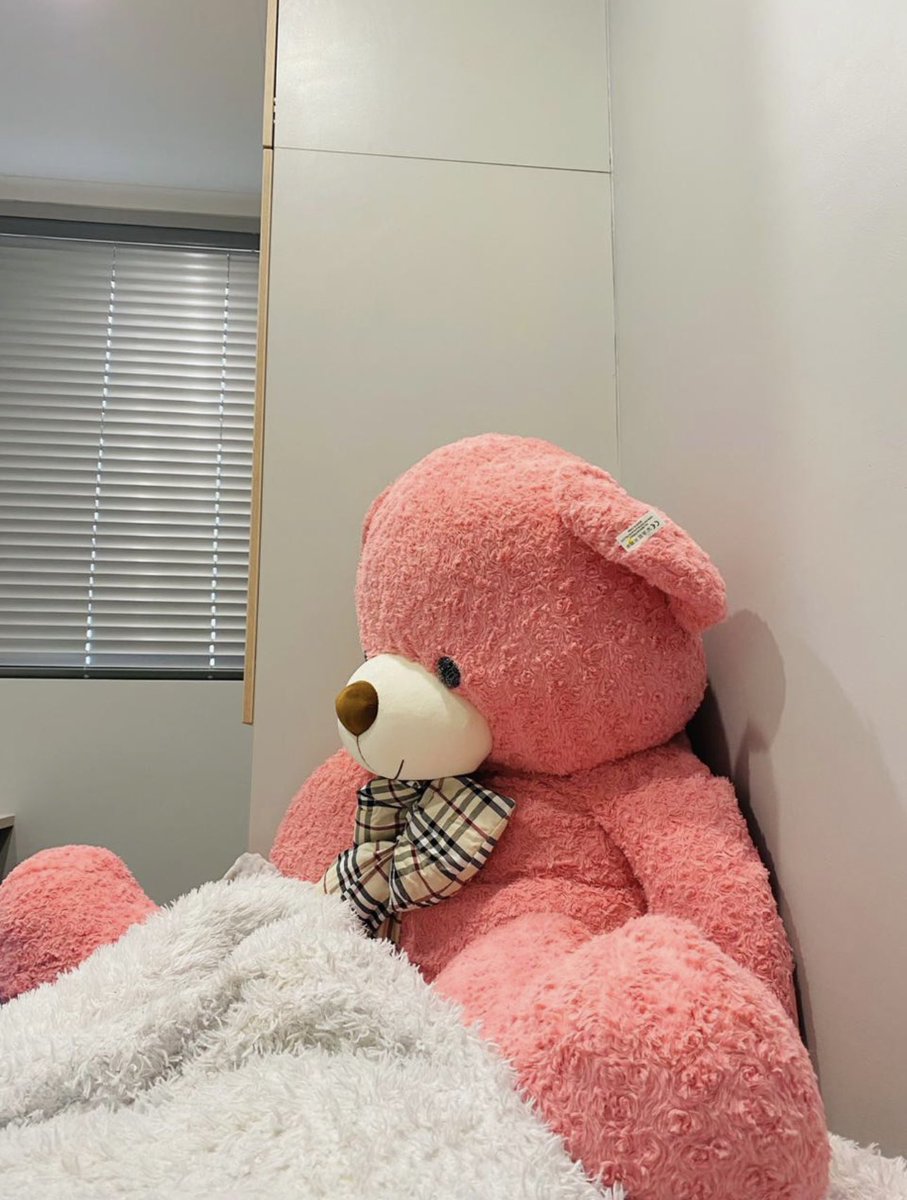 Delightful gifts is selling human sizes teddy bears at an affordable prices.🎈

Any size, any color, name customisation etc ♥️💃🏻🎈

LET'S GIVE LAST LONGING GIFTS
TO OUR LOVED ONES.

WhatsApp : +27 66 346 4280