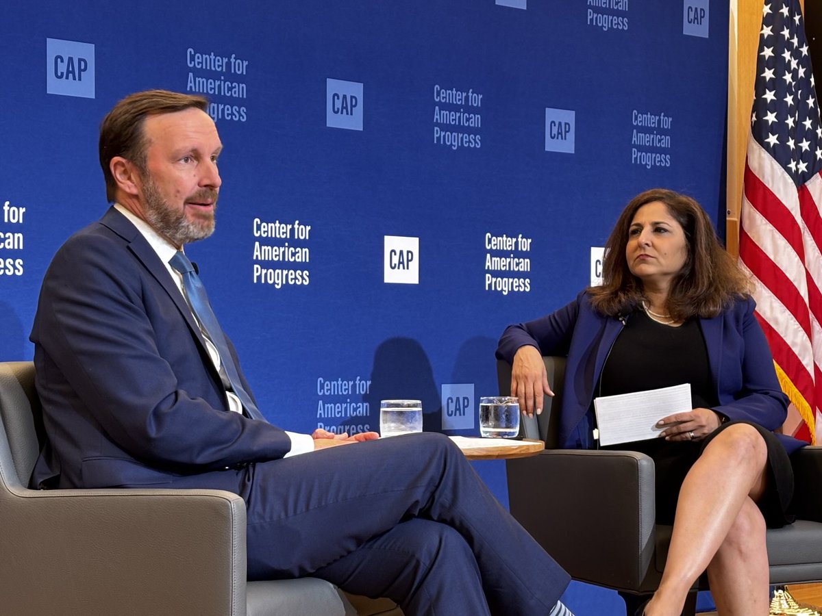 SmithInAmerica's tweet image. At Center for American Progress. Senator Chris Murphy: Donald Trump is trying to operationalise the federal government to reward loyalty and punish disloyalty. “That is the real story over and over again of how democracies die.”