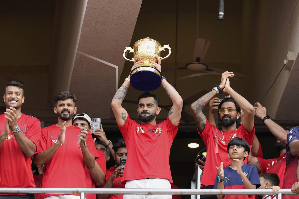 WE LOVE YOU KOHLI ❤️
