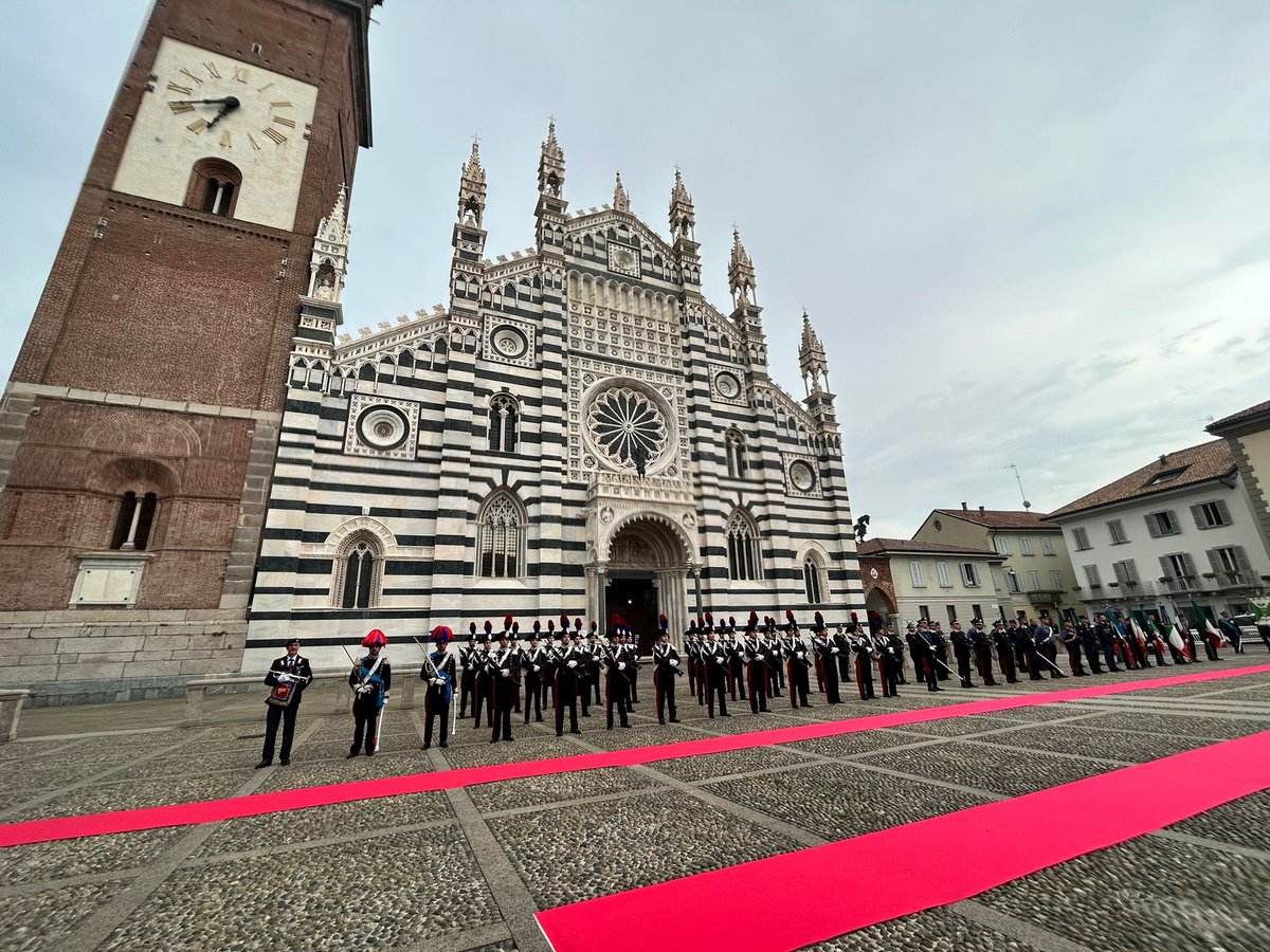 Oggi a Monza abbiamo celebrato 211 anni di storia e di valore: a tutti i Carabinieri grazie di esserci sempre. 
L’Arma dei Carabinieri è molto più di una divisa: è presenza, è fiducia ed è famiglia.
È quel senso di protezione che ci fa sentire al sicuro. 
#festadellArma