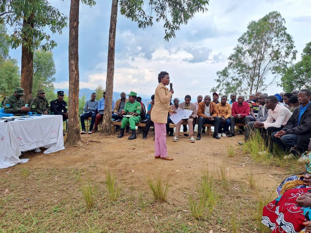 Rwanda Parliament (@rwandaparliamnt) on Twitter photo Abasenateri Kanziza E. na Niyomugabo C. bagize komisiyo y'Imibereho y'Abaturage n'Uburenganzira bwa Muntu bakomeje igikorwa cyo kureba imibereho y’abatuye ibirwa bya Kirehe- Macuba na Mushungo-Kirimbi muri <a href="/Nyamasheke/">Nyamasheke District</a>.
Abaturage batuye ikirwa cya Mushungo barashima ko:
⏺Bafite Abasenateri Kanziza E. na Niyomugabo C. bagize komisiyo y'Imibereho y'Abaturage n'Uburenganzira bwa Muntu bakomeje igikorwa cyo kureba imibereho y’abatuye ibirwa bya Kirehe- Macuba na Mushungo-Kirimbi muri <a href="/Nyamasheke/">Nyamasheke District</a>.
Abaturage batuye ikirwa cya Mushungo barashima ko:
⏺Bafite