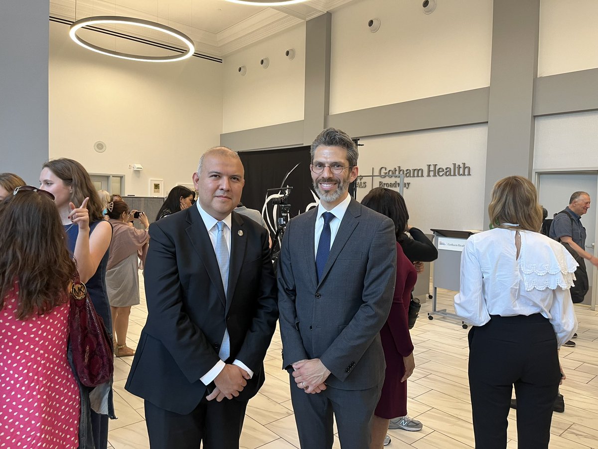 June is Immigrant Heritage Month ✊🏽🗽🦋
 
Commissioner @mcastromoia was proud to attend the opening night of the We Belong Here art exhibition 🎨 w/ @nychealthsystem in #Brooklyn.
 
We are proud to continue to communicate this message to immigrant New Yorkers 🗽