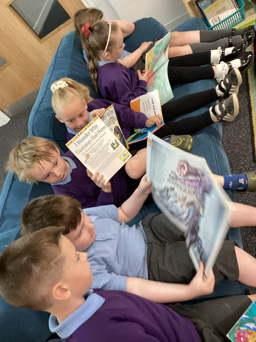 We love reading together <a href="/eboractrust/">Ebor Academy Trust</a>  #ks1library