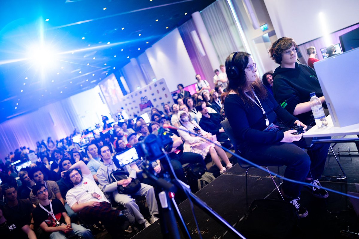 Headstomper tweet media