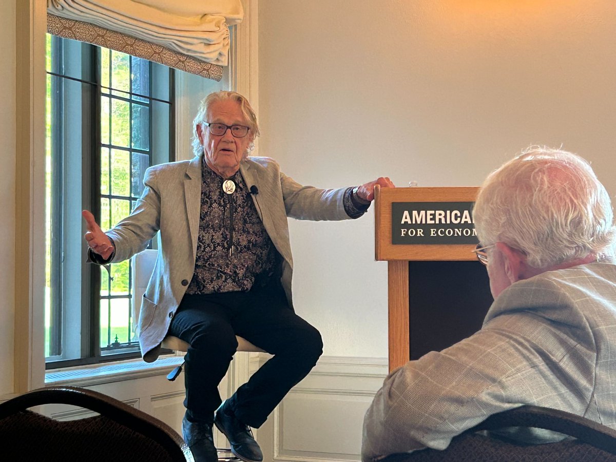 harwoodsalons's tweet image. Vernon Smith delivered a clear and thought-provoking lecture last night in the AIER ballroom, exploring the link between experimental economics and Adam Smith’s Theory of Moral Sentiments.
View our upcoming Harwood Salon events here: aier.org/harwood/
