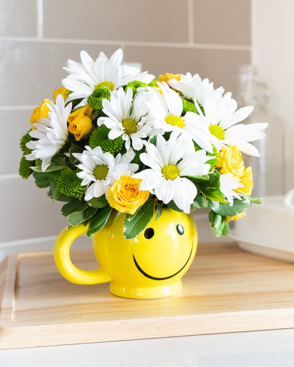 FlowersSend's tweet image. There’s something about early June that just feels right—sunny mornings, fresh starts, and flowers that match the energy 🌼 Ready to brighten someone’s week?

#JuneVibes #FlowerDelivery #GiftingMadeEasy #SendFlowers