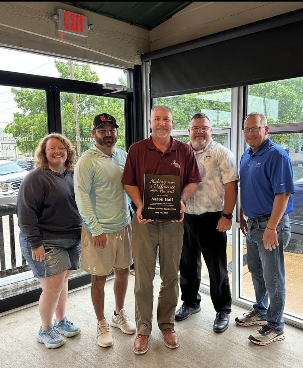 unionwildcats's tweet photo. The Booster Club would like to thank outgoing President Aaron Hall for his many years of dedication to the Union Athletic Booster Club, our athletic programs and most importantly the athletes we support.  Thank you Aaron for everything you did for the club! https://t.co/Y8t2a9We8x