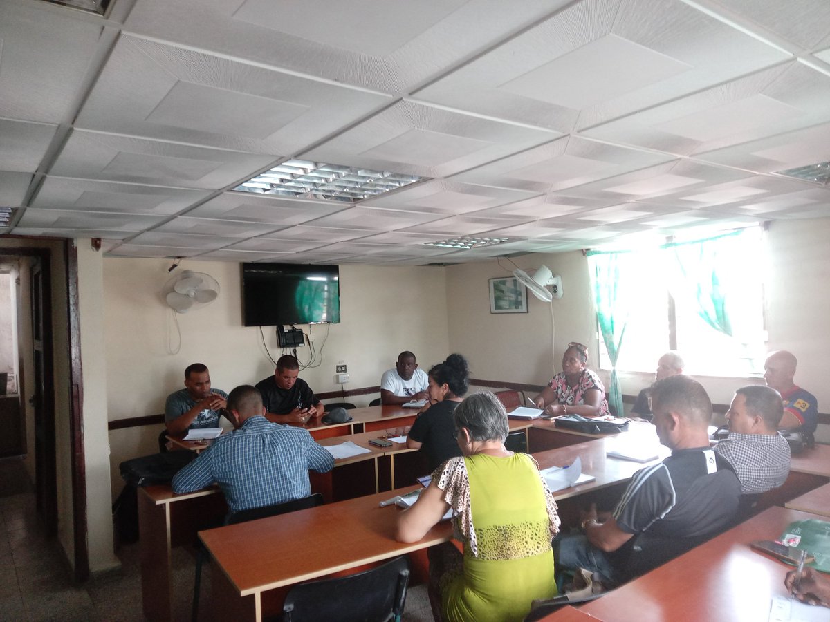 BeatrizP_R76's tweet photo. En la tarde de hoy se reúne la comisión de distribución y recreación evaluando temas como aseguramiento al verano .
#MiRincónQuerido
#CienfuegosXMásVictorias
#Verano2025 https://t.co/I7iecb4uwi